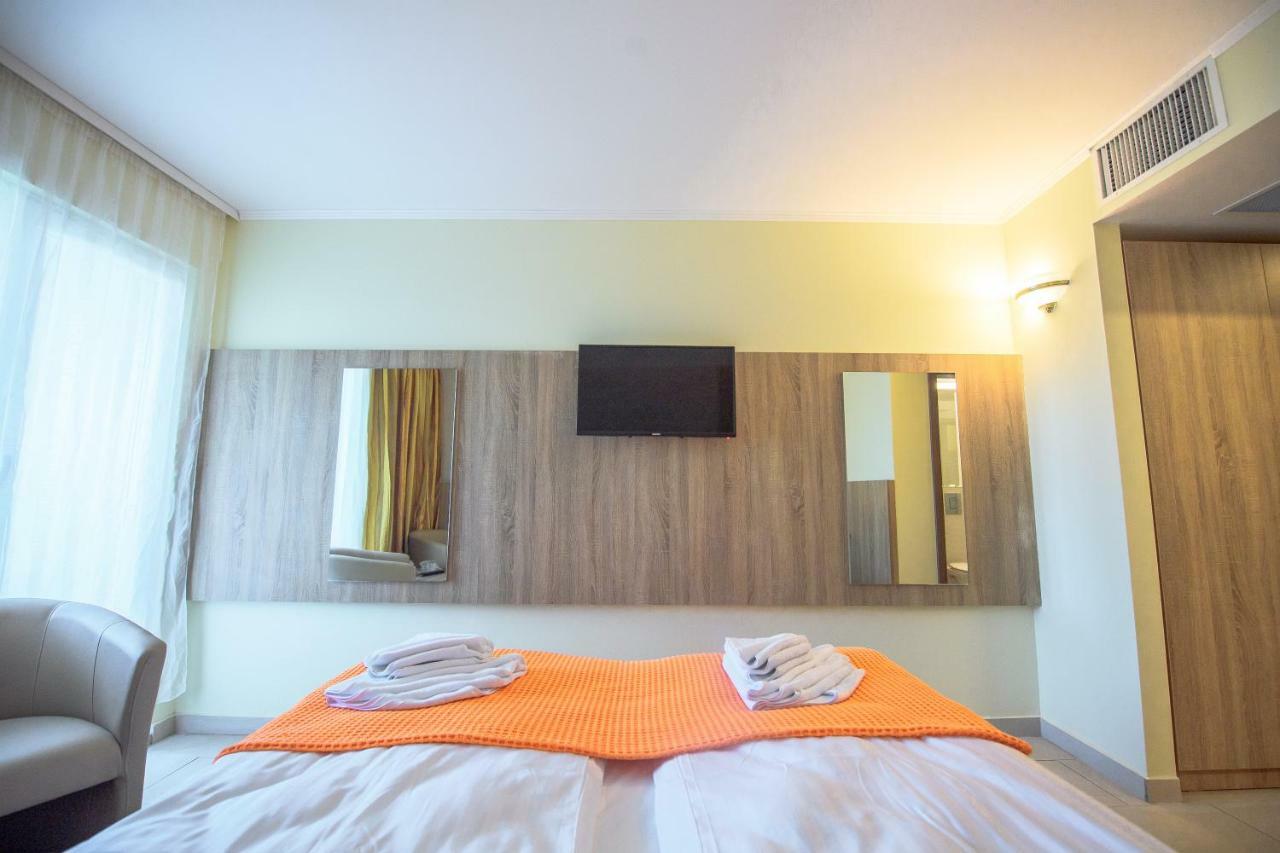 Hotel Piccadilly Mamaia Ngoại thất bức ảnh