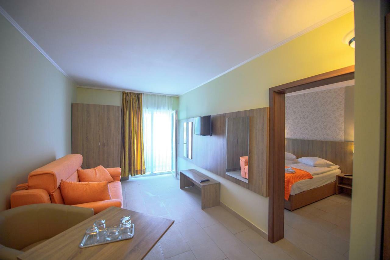 Hotel Piccadilly Mamaia Ngoại thất bức ảnh