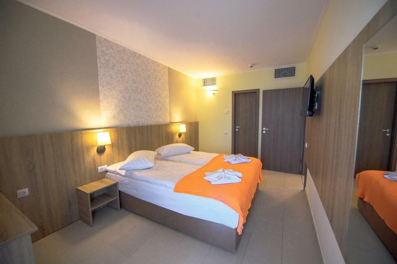 Hotel Piccadilly Mamaia Ngoại thất bức ảnh