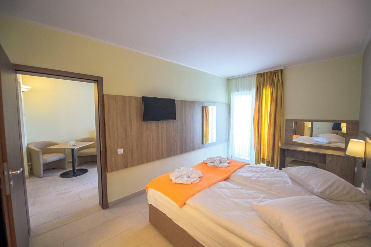 Hotel Piccadilly Mamaia Ngoại thất bức ảnh