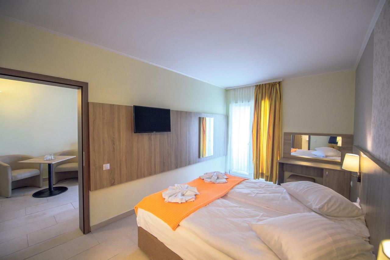 Hotel Piccadilly Mamaia Ngoại thất bức ảnh