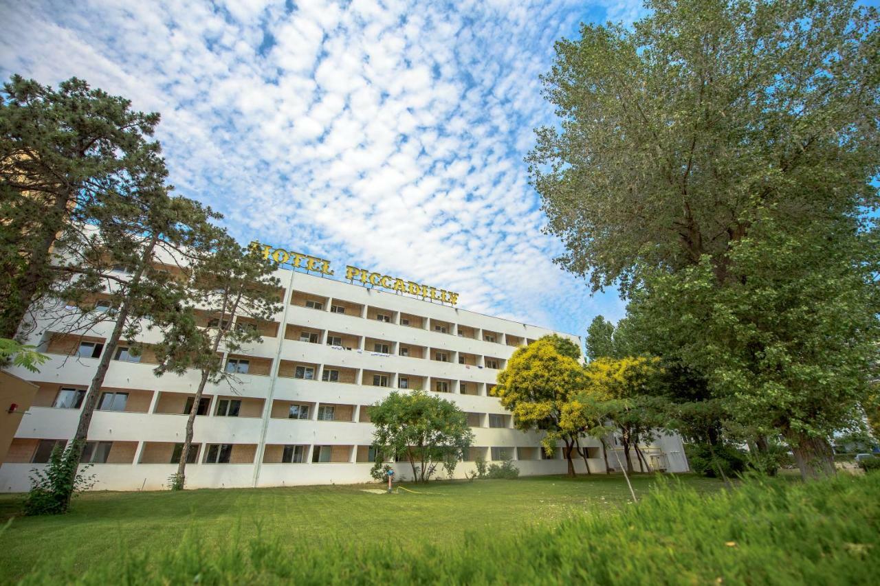 Hotel Piccadilly Mamaia Ngoại thất bức ảnh